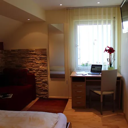 Gasthof Loewen Roens *